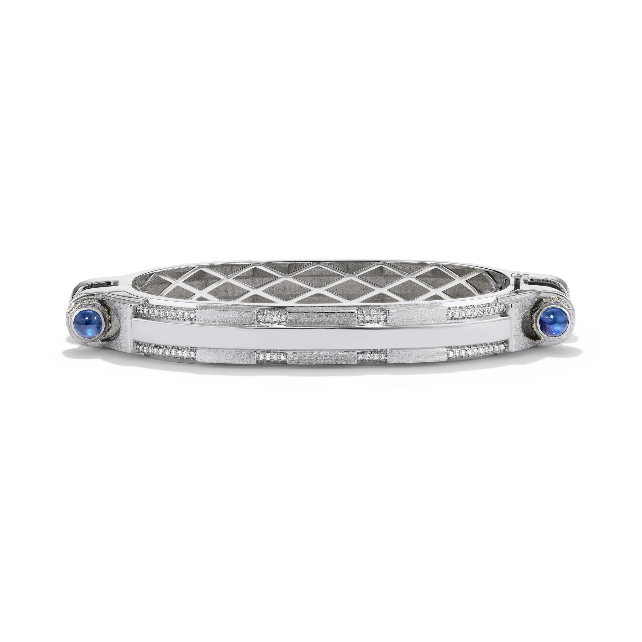 14k white gold diamond pavé and blue sapphire cabochon Coupling bracelet, front view of fine jewelry industrial chain.
