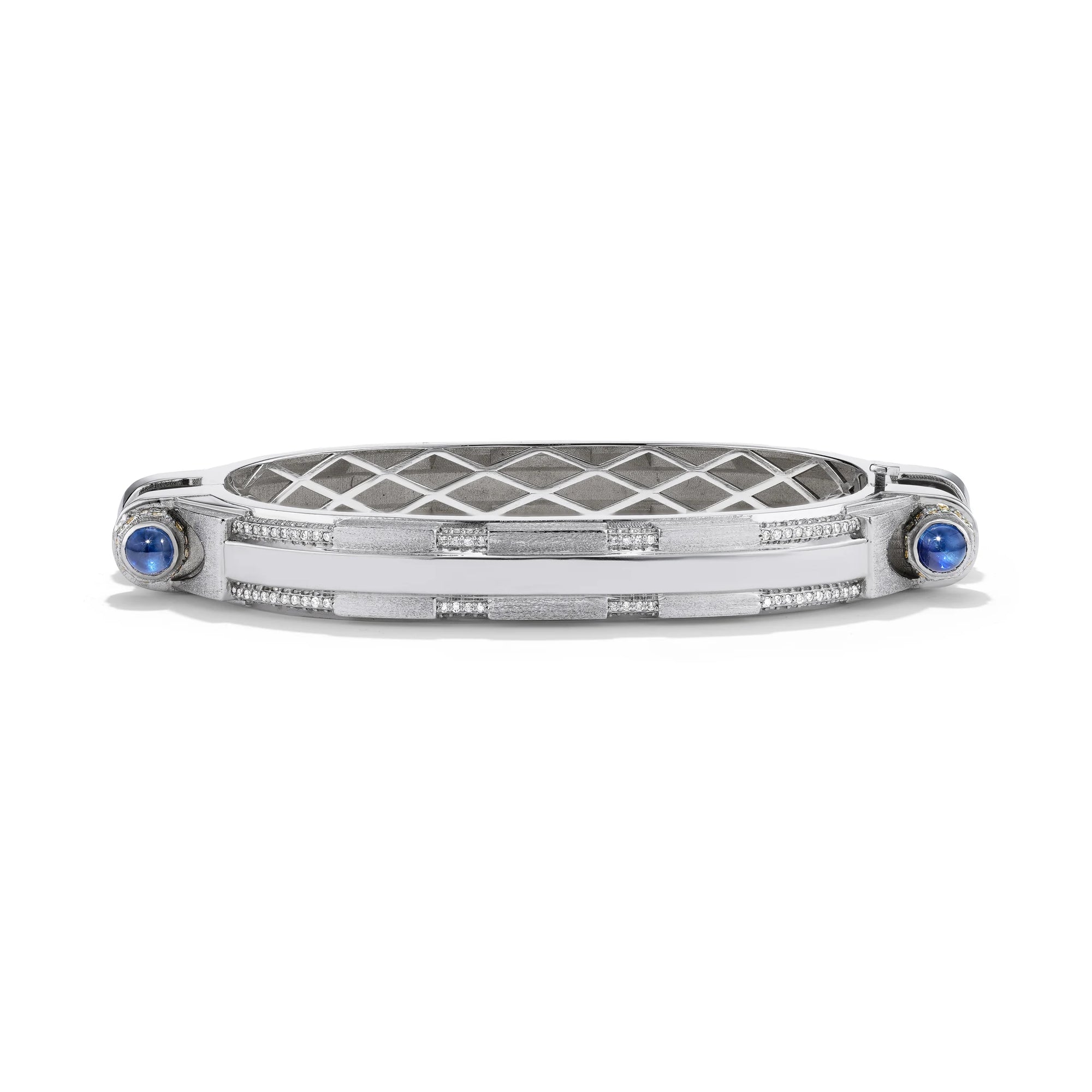 14k white gold diamond pavé and blue sapphire cabochon Coupling bracelet, front view of fine jewelry industrial chain.   